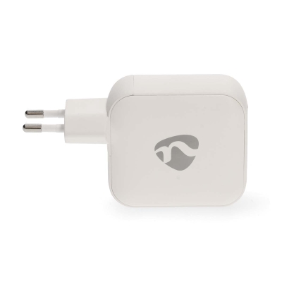 Nedis-seinälaturi 100 W 2x USB-C 1x USB-A, valkoinen